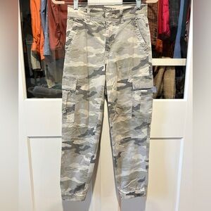 American Eagle Outfitters Gray Camouflage Cargo Pants